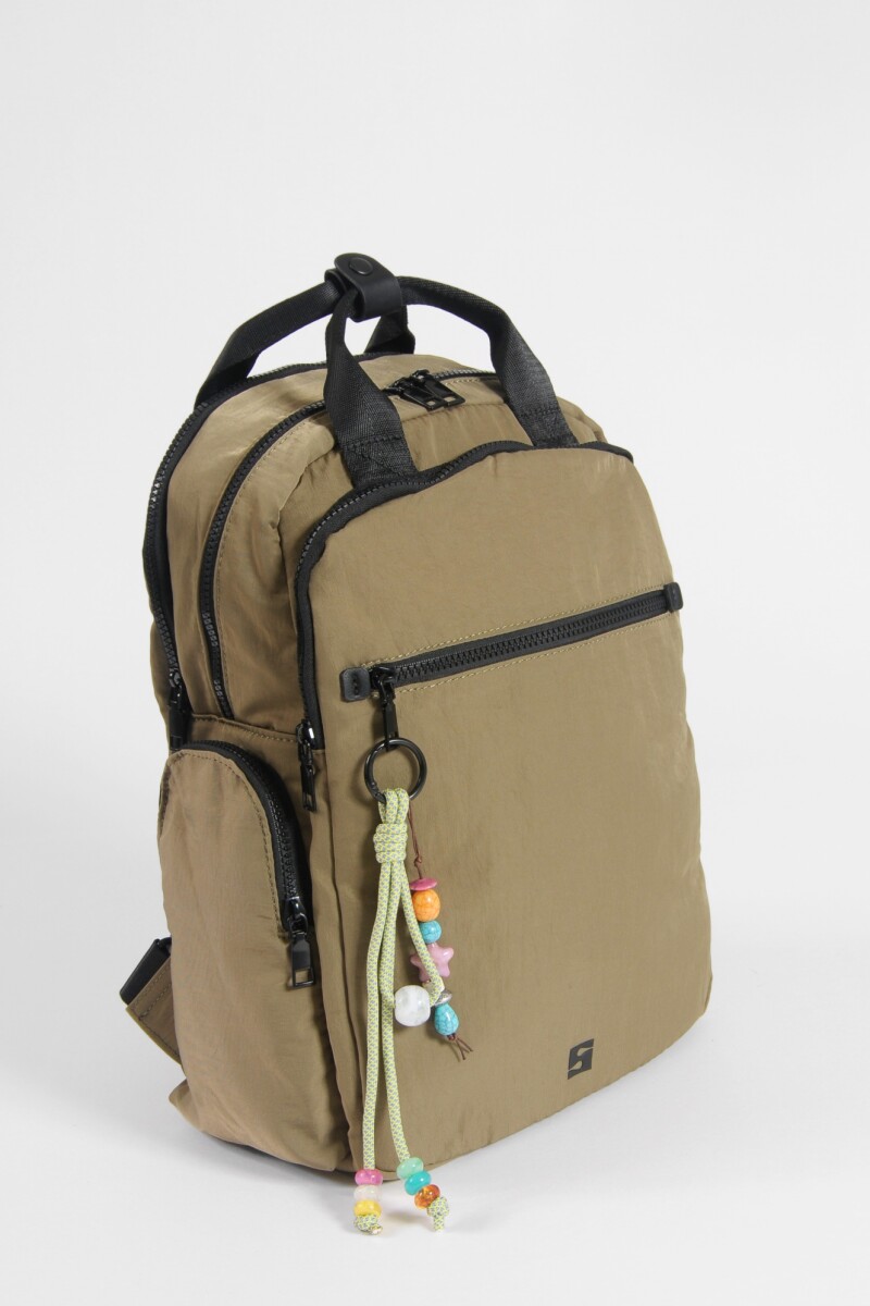 Mochila porta laptop con llavero verde