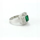 Hermoso Anillo En Platino Con Esmeralda Central Y Brillantes Hermoso Anillo En Platino Con Esmeralda Central Y Brillantes