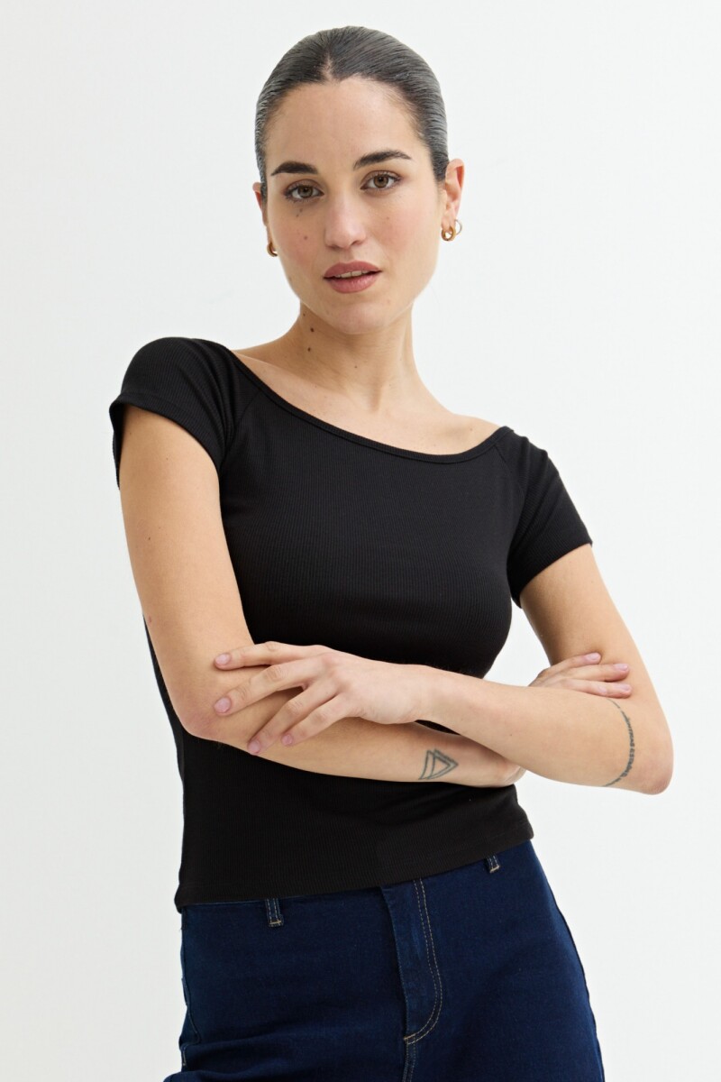 Remera off shoulder mangas cortas - Negro 