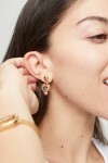 PENDIENTES EN ALEACIAÓN DE METALES BAÑADA EN ORO 18K CON CORAZON Y CRISTAL NEGRO Pendiente
