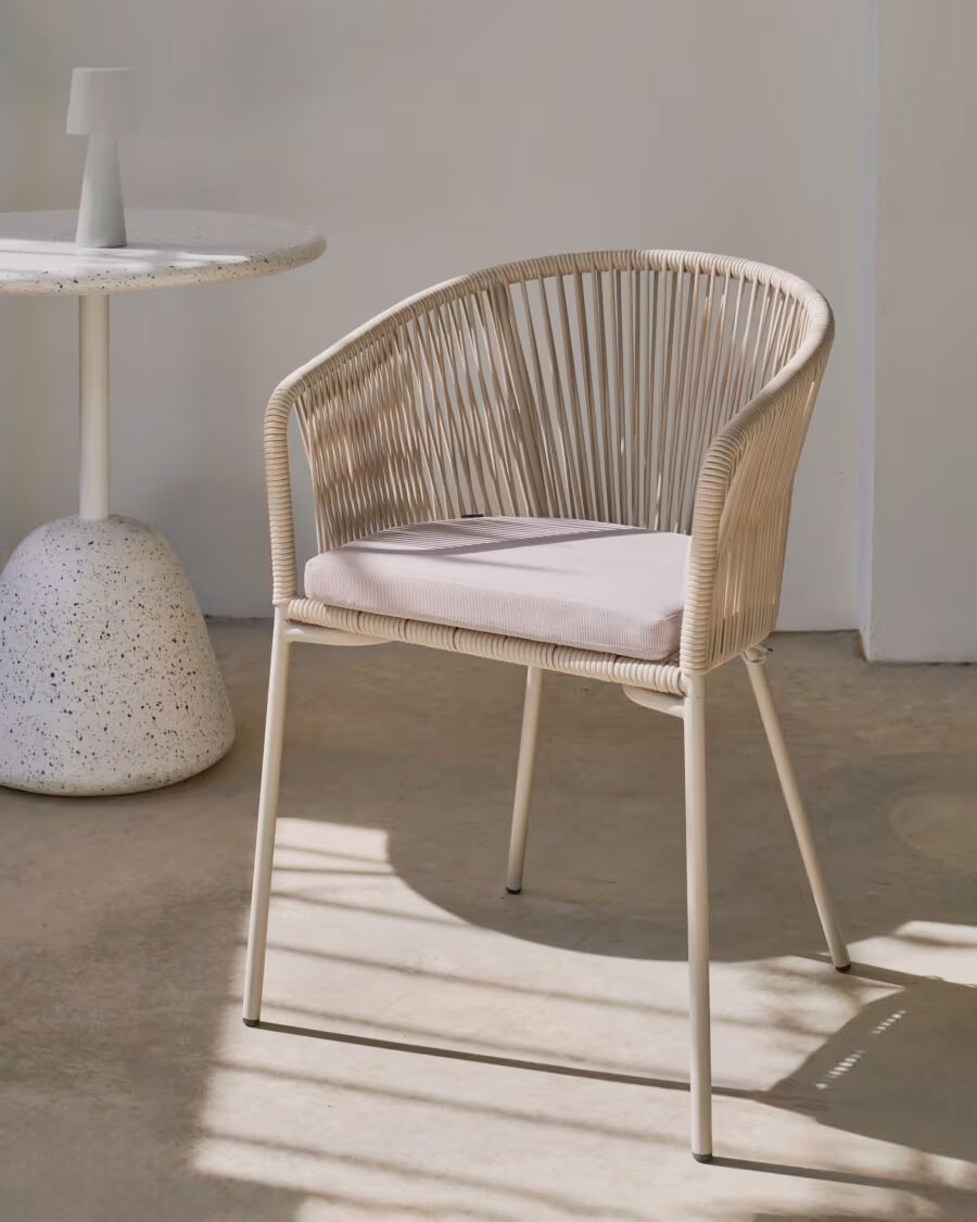 Silla Yanet de cuerda sintética crudo y patas de acero galvanizado Silla Yanet de cuerda sintética crudo y patas de acero galvanizado