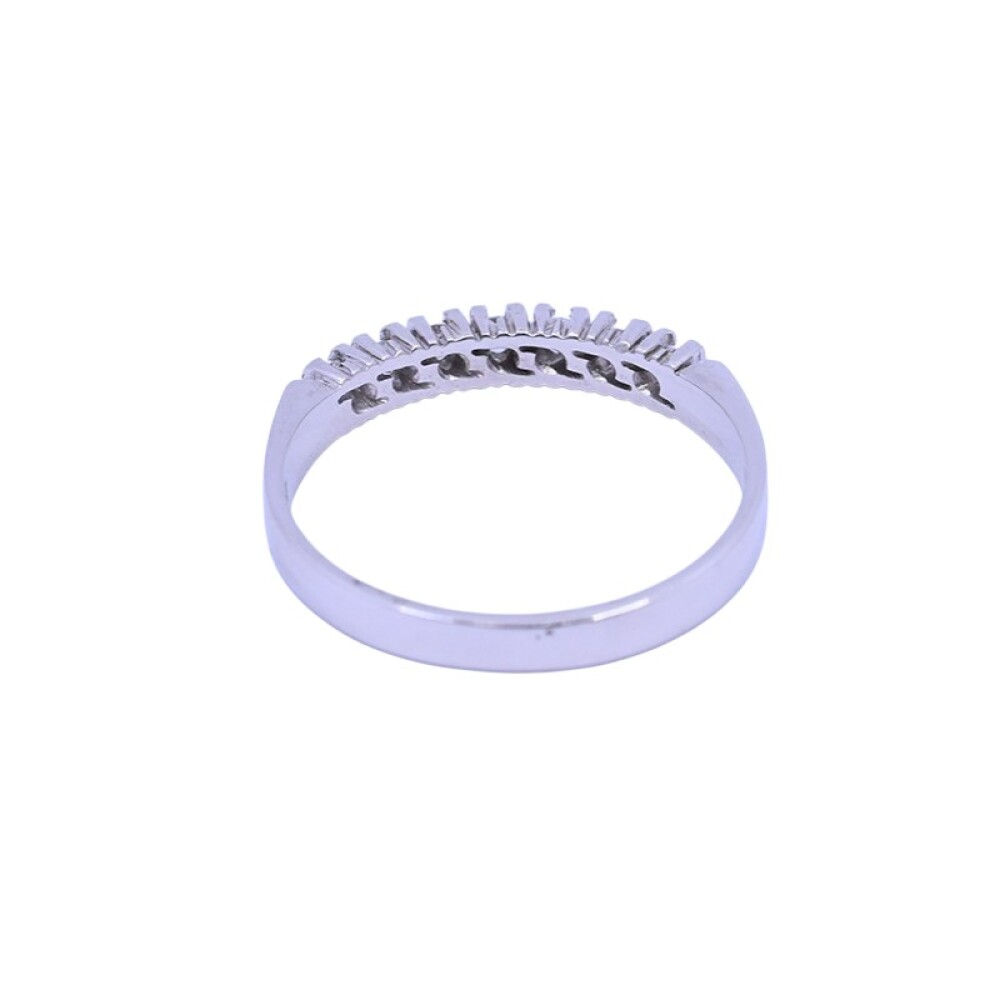 Anillo medio sin fin oro blanco 18 k con 7 brillantes engarce 4 puntas. Anillo medio sin fin oro blanco 18 k con 7 brillantes engarce 4 puntas.