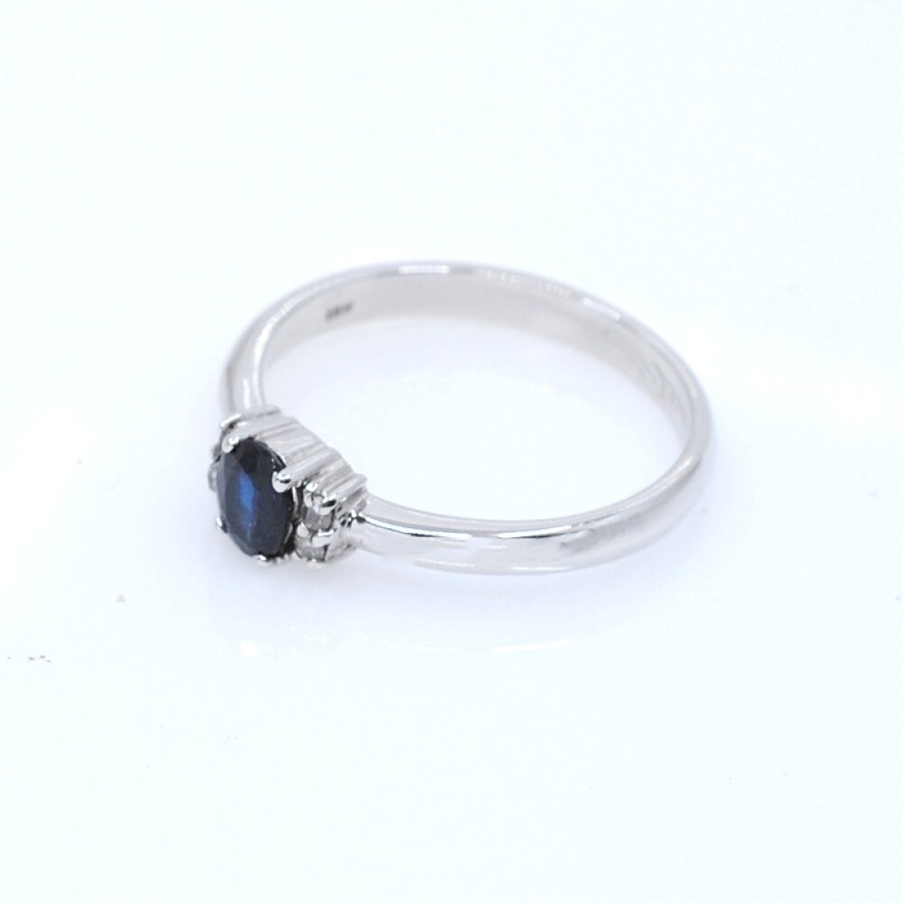 Anillo oro blanco 18k , zafiro y brillantes Anillo oro blanco 18k , zafiro y brillantes