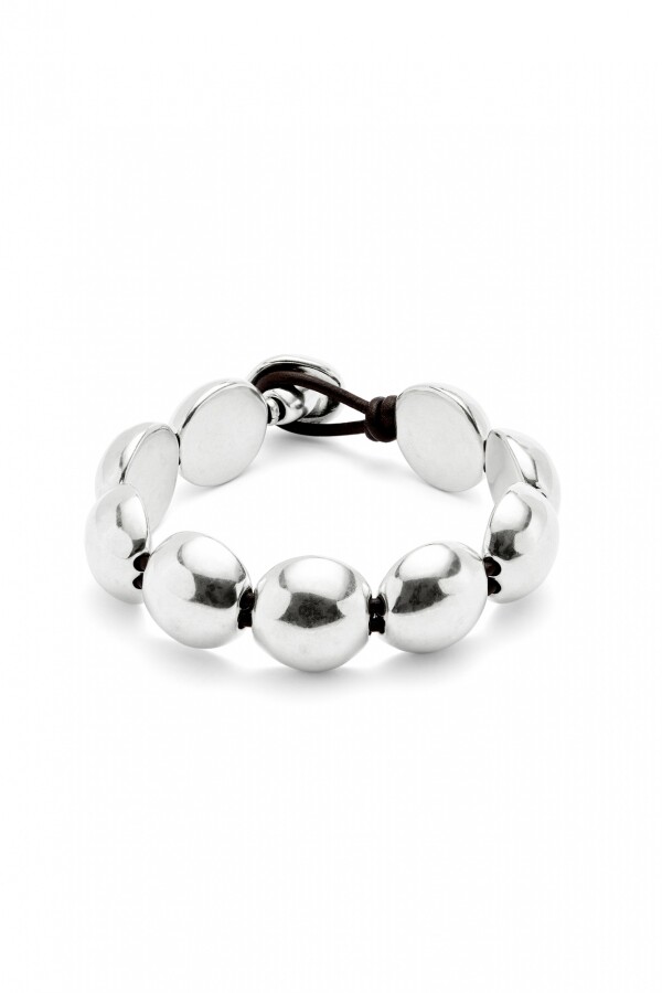 PULSERA DE CUERO CON CUENTAS GRANDES DE ALEACIÓN DE METALES BAÑADAS EN PLATA DE LEY Pulsera