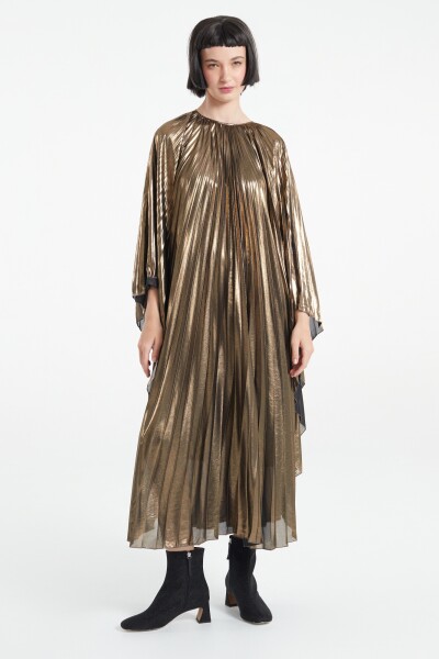 VESTIDO TIPO CAPA Oro