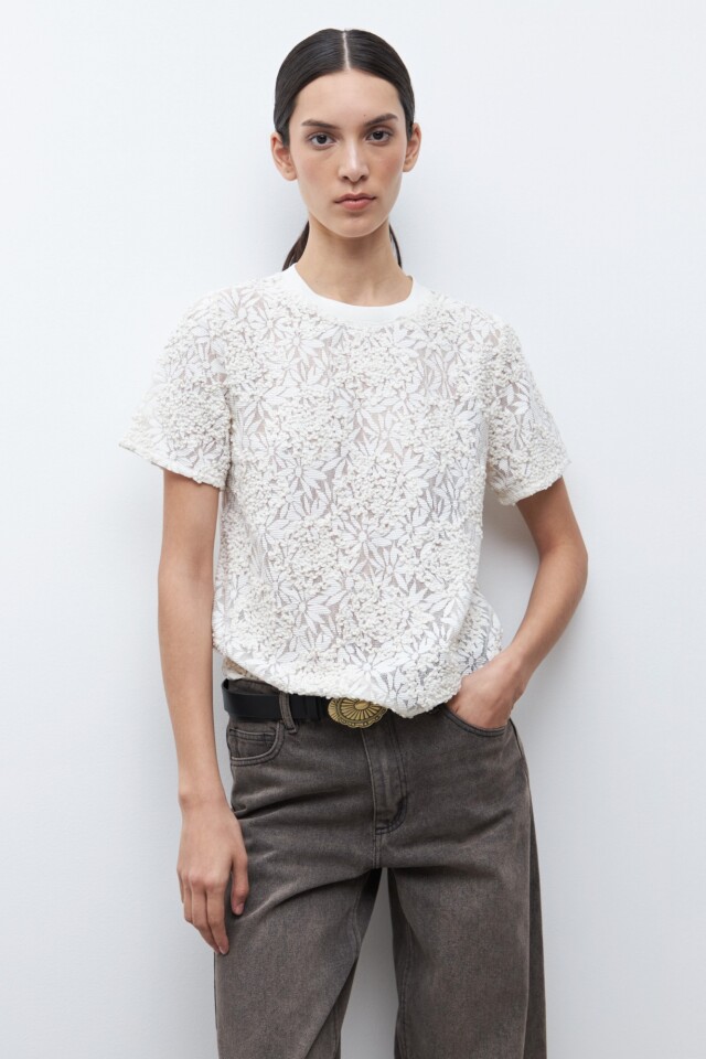 Blusa frente encaje bordado crudo