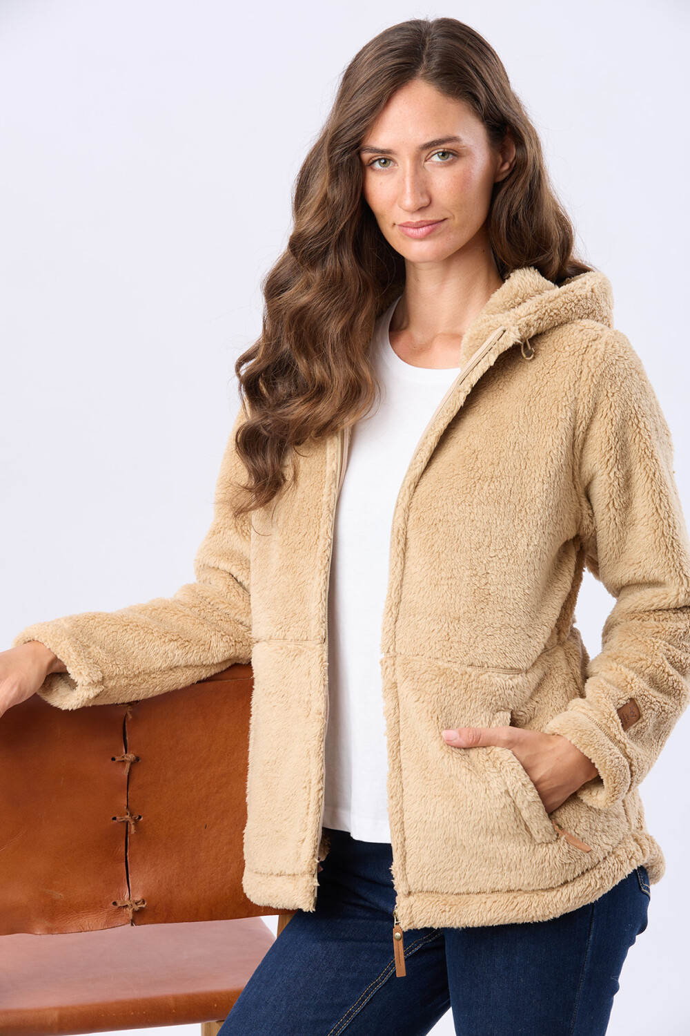CAMPERA CON CAPUCHA SHERPA Tostado