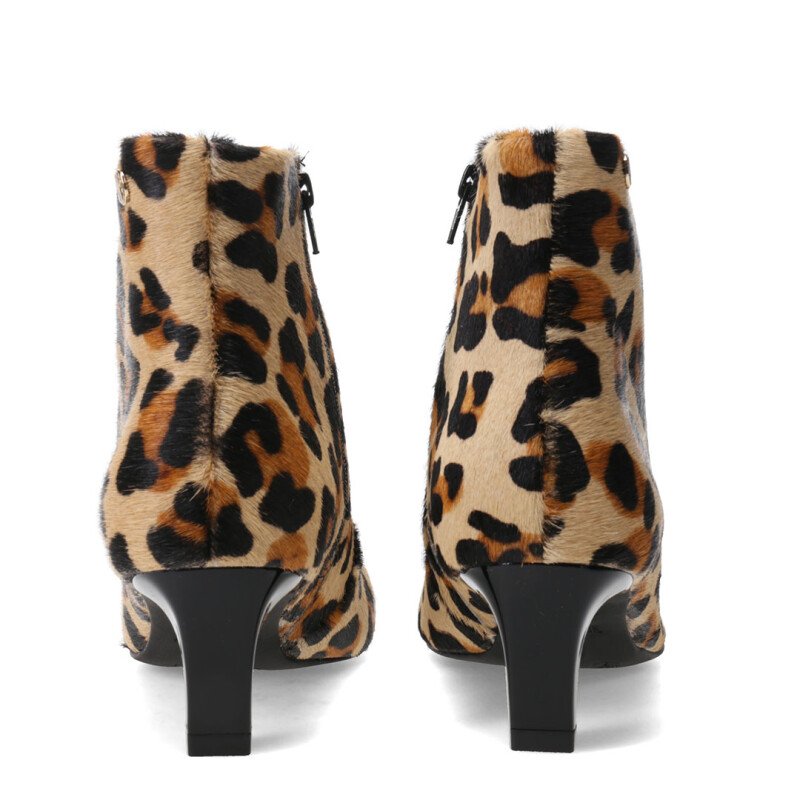 Bota de Mujer Bottero Caña Baja Y Taco Fino Animal Print