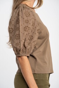 Remera Manga Globo Broderie Oliva