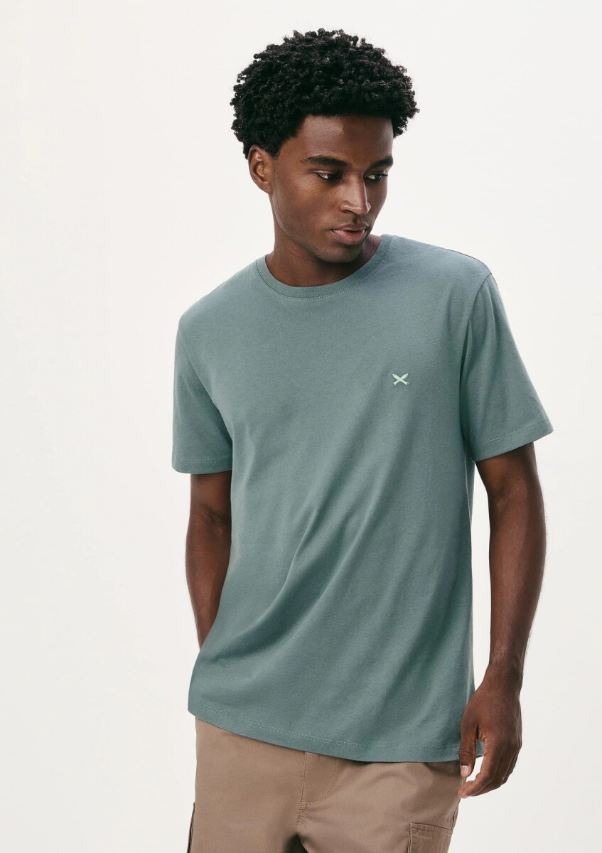 CAMISETA BÁSICA WORLD CON BORDADO - VERDE 