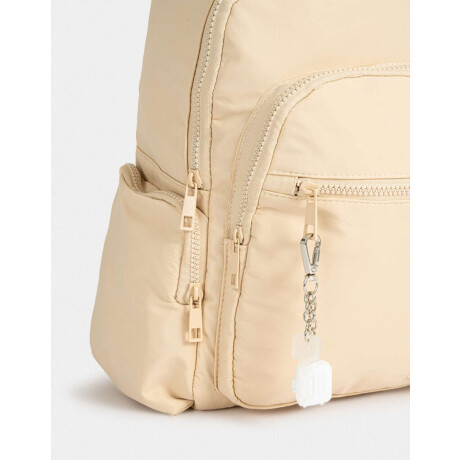 Mochila Urbana Con Charm Marron Beige