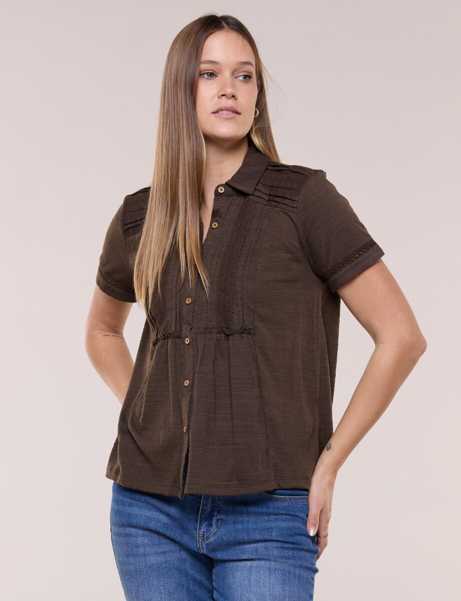 Camisa Con Alforzas Y Puntilla - Marron 