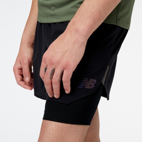 Short New Balance de hombre - Q Speed 5" - MS23282BK BLACK