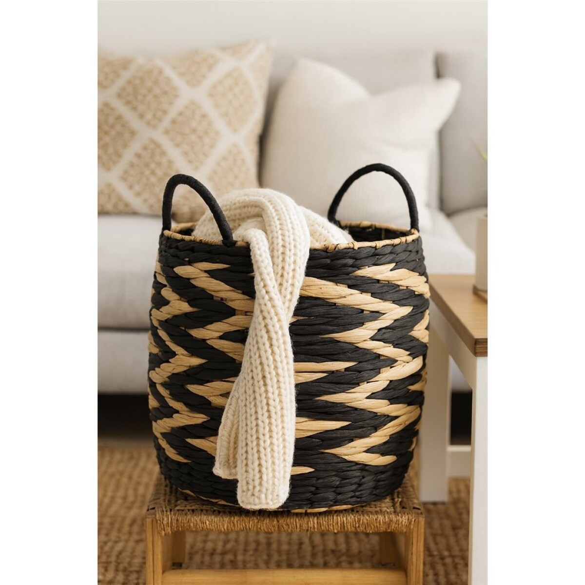 CESTO CON ASAS TEJIDO 28x28CM NATURAL/NEGRO 