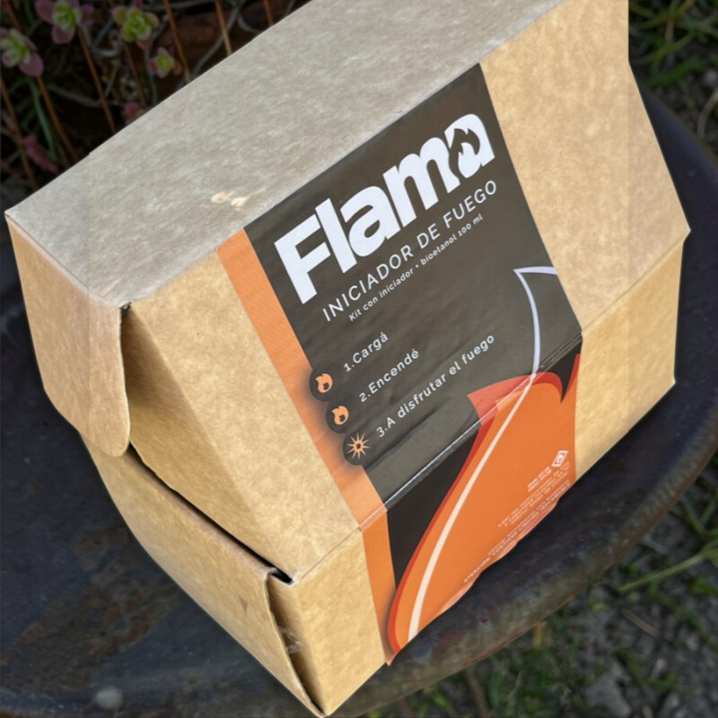 Kit iniciador de fuego Flama con mango ergonómico, bioetanol y caja Kit iniciador de fuego Flama con mango ergonómico, bioetanol y caja