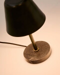 Lámpara de mesa Calina de metal verde y mármol negro Lámpara de mesa Calina de metal verde y mármol negro