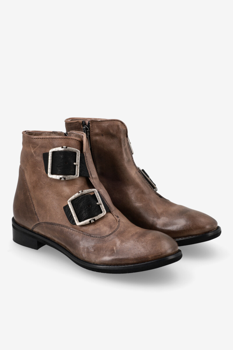 BOTA CORTA CON HEBILLA Vison