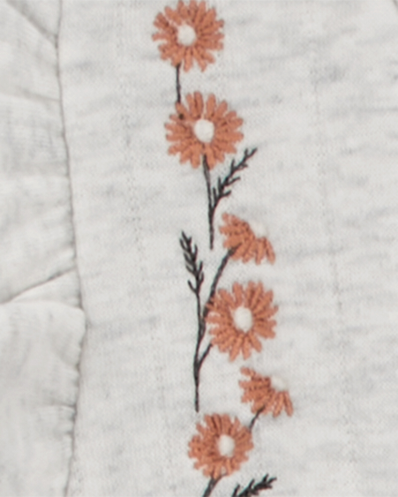 Set tres piezas de algodón, chaleco capitoneado, pantalón y body, diseño floral Set tres piezas de algodón, chaleco capitoneado, pantalón y body, diseño floral