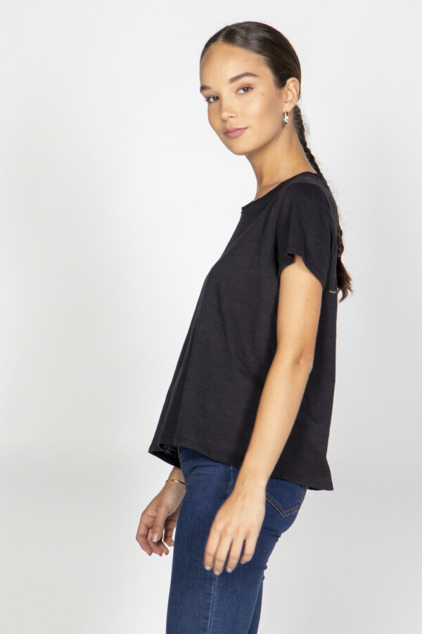 REMERA KERA Negro