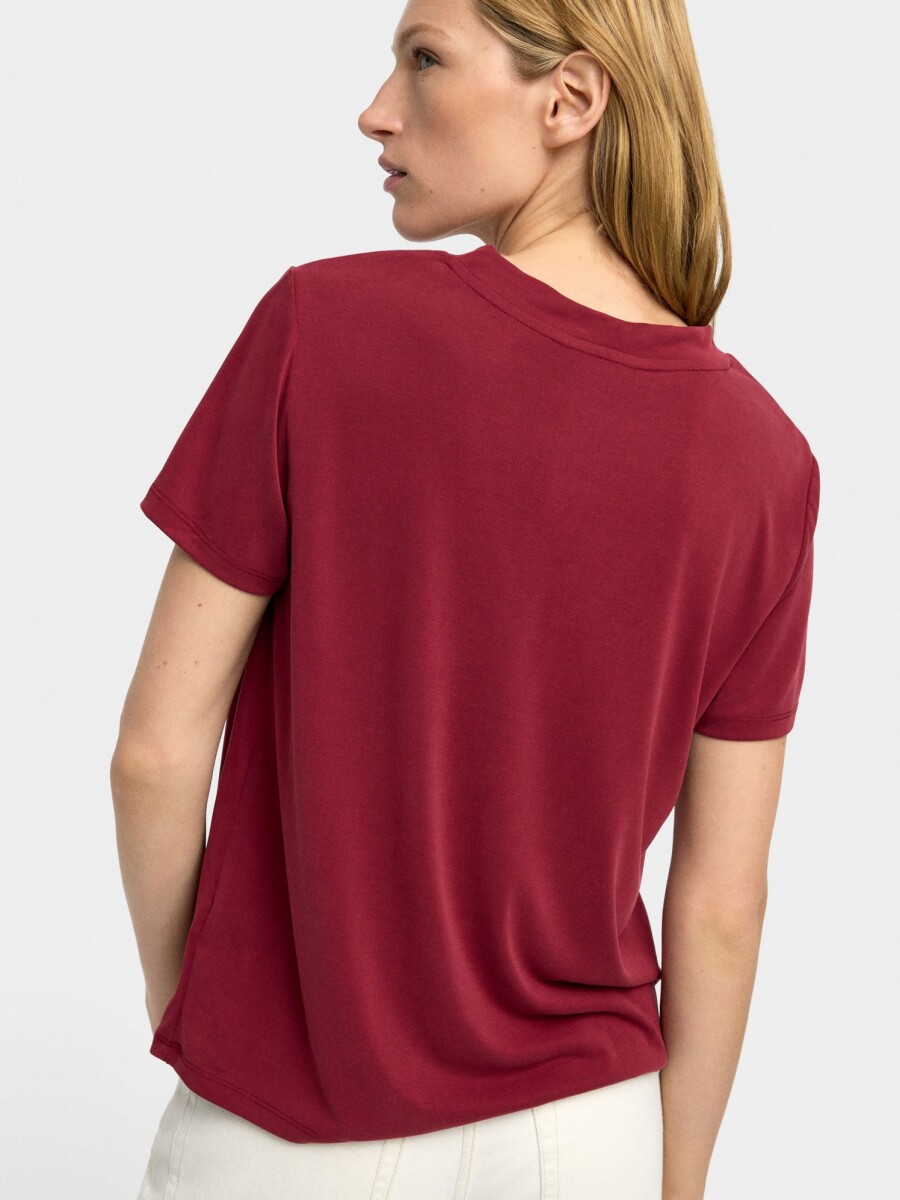 Camiseta Básica Cuello Pico burdeos
