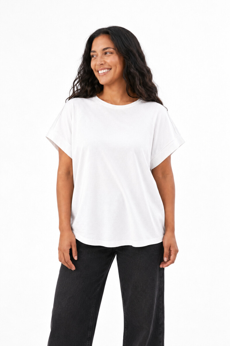 REMERA LIORA - BLANCO. 