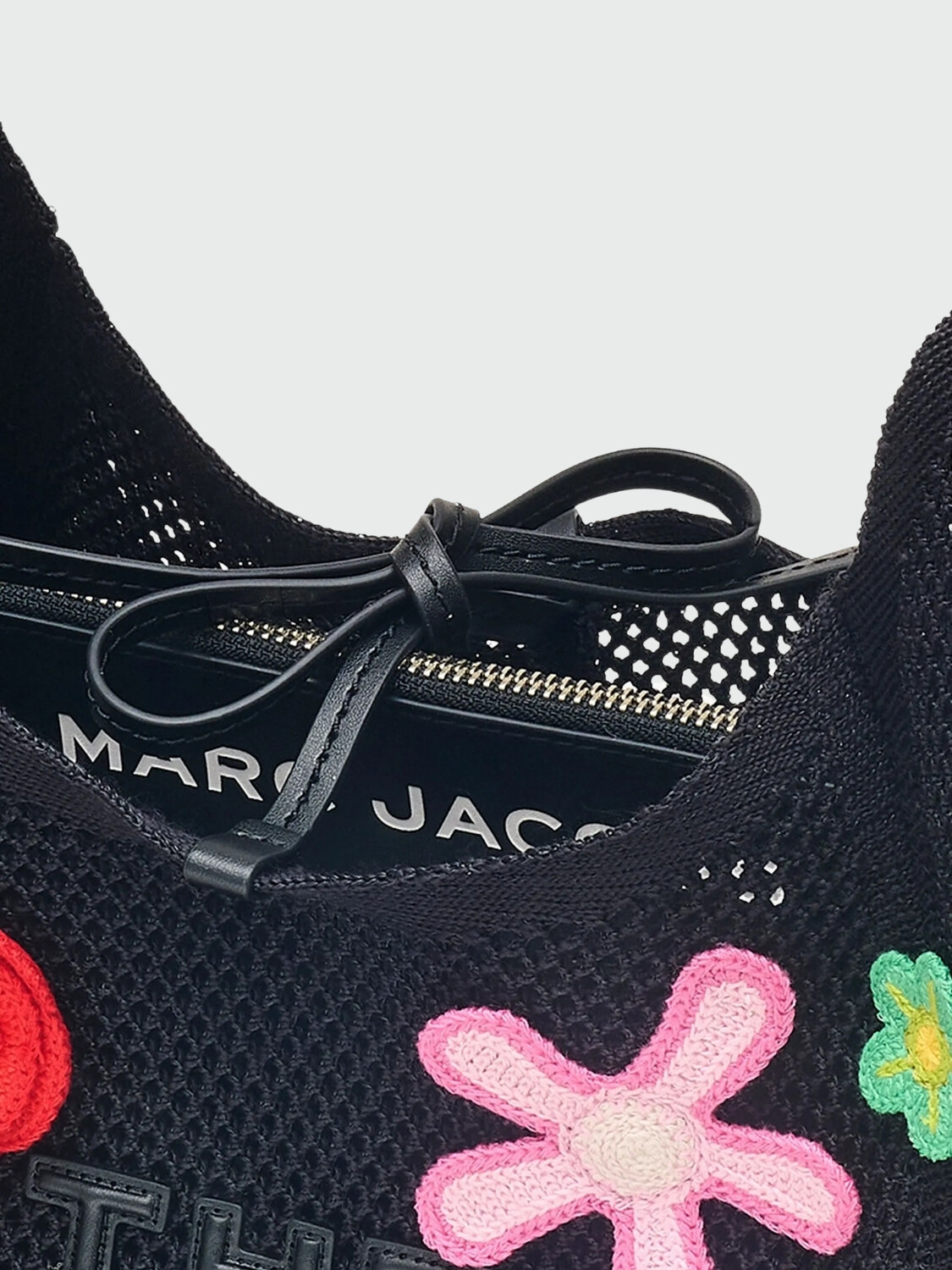 MARC JACOBS - THE DAISY CROCHET SACK BAG Negro Estampado