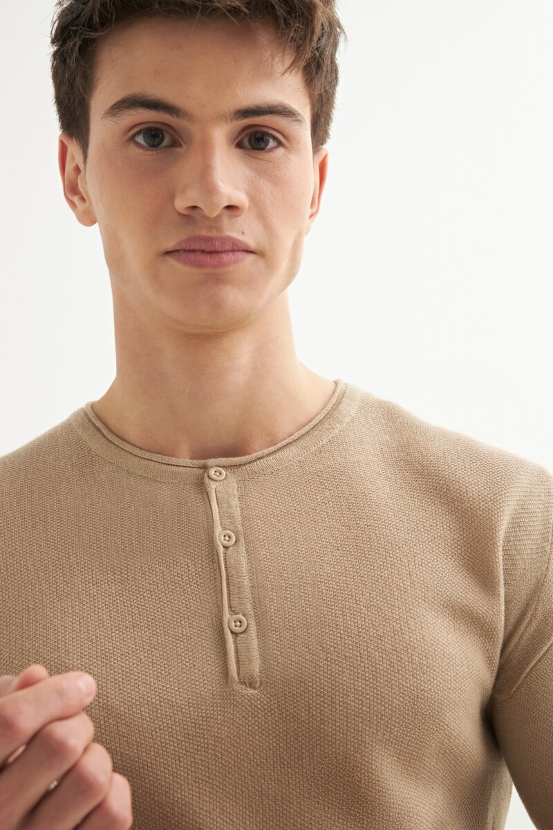 Sweater liviano cuello redondo BEIGE