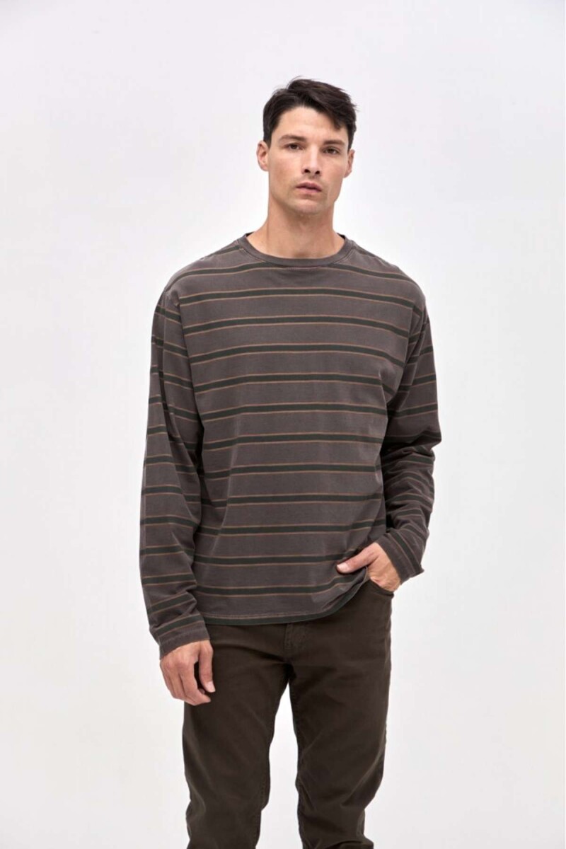 Remera Saint - Marrón 