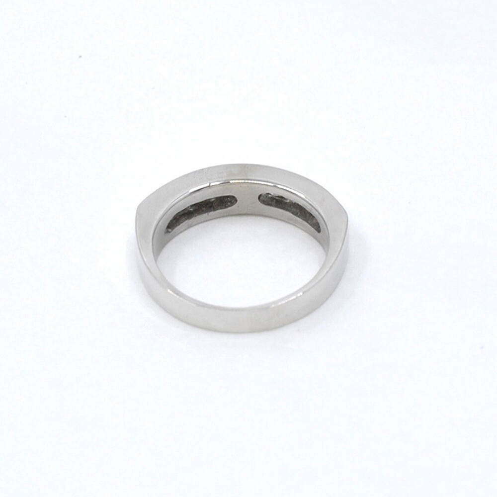 Anillo En Oro 18K Blanco Y Brillantes Anillo En Oro 18K Blanco Y Brillantes