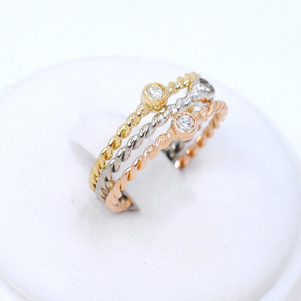 Anillo En Oro 18K De 3 Tonos Con Brillantes Anillo En Oro 18K De 3 Tonos Con Brillantes