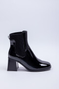 BOTA BUZZ Charol Negro