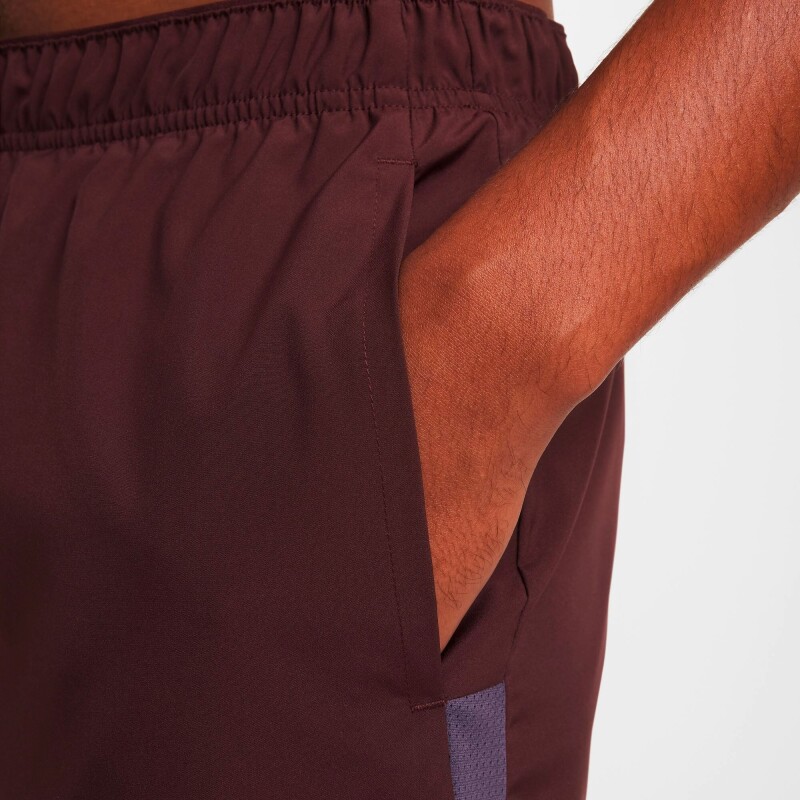 Short Nike Challenger de Hombre Rojo