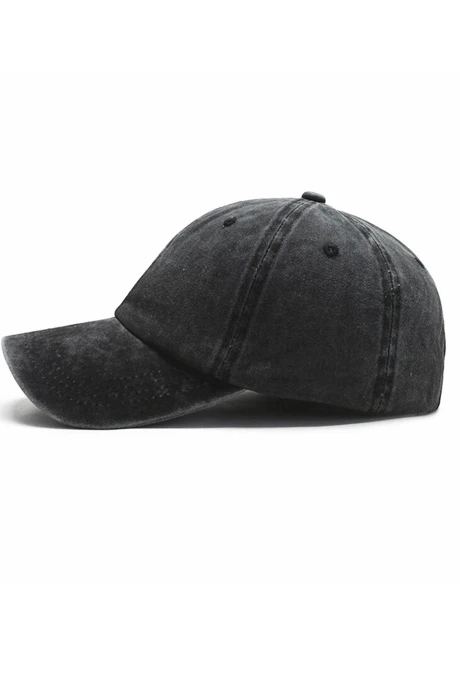 Gorro teñido broche metálico Negro