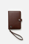 Billetera con compartimento para pasaporte y strap marrón
