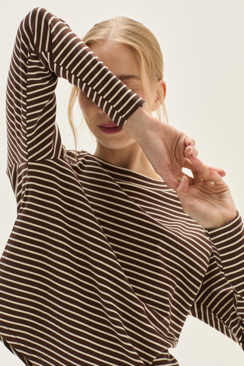 Remera Camelia Chocolate