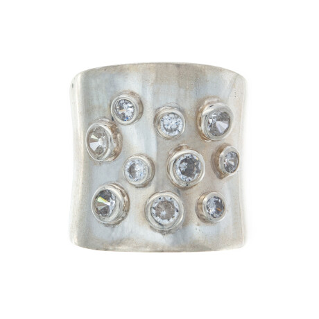 Anillo de plata 925 y circonias. Anillo de plata 925 y circonias.