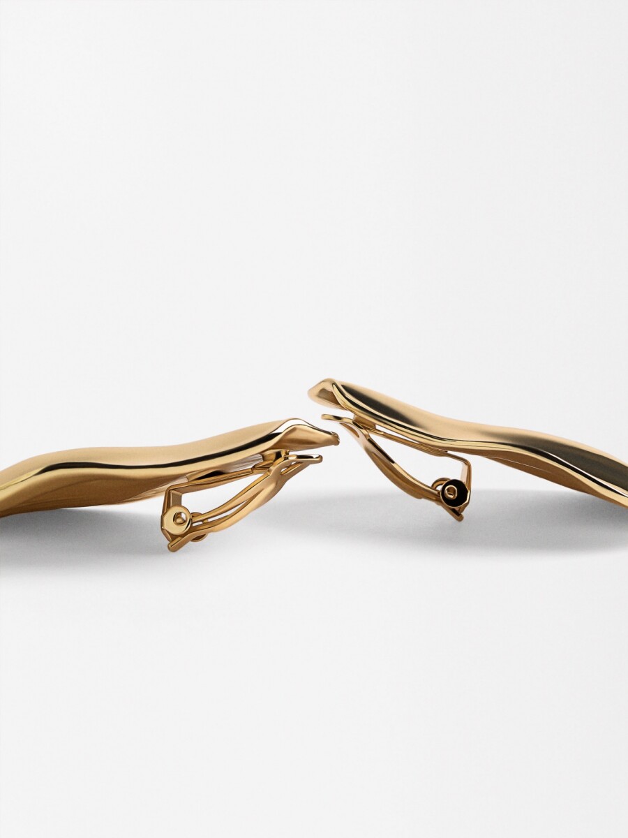 Pendientes Ovalados Con Relieve dorado