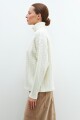 Polera con estructuras crudo