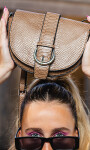 BANDOLERA LYON REPTIL ALMENDRA