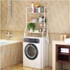 Estante mueble organizador sobre inodoro blanco