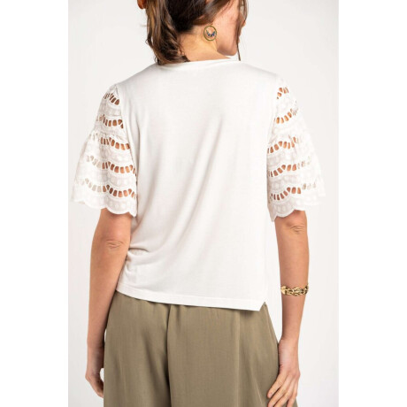 Remera Con Mangas De Encaje Nacar