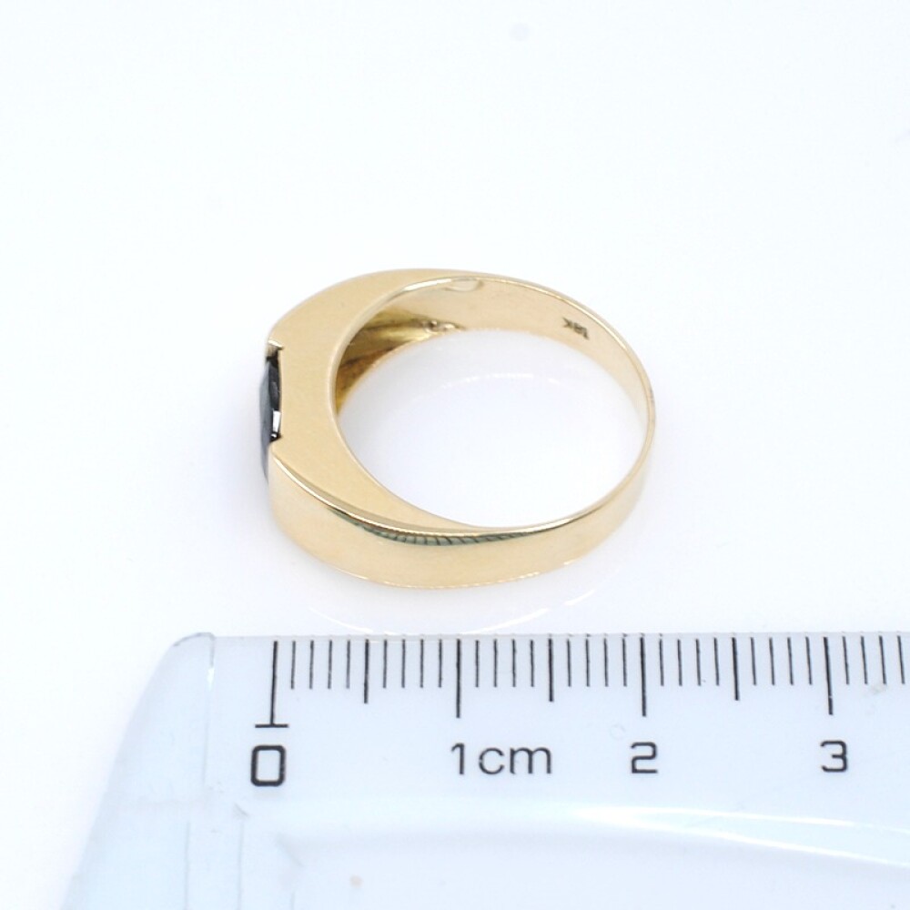 Anillo en oro 18k y zafiro Anillo en oro 18k y zafiro