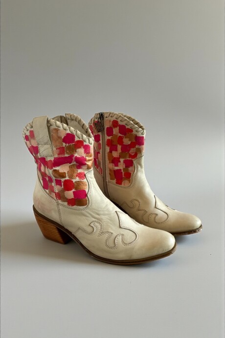 Bota Joaquina Natural Con Arte Coral Y Fucsia Bota Joaquina Natural Con Arte Coral Y Fucsia