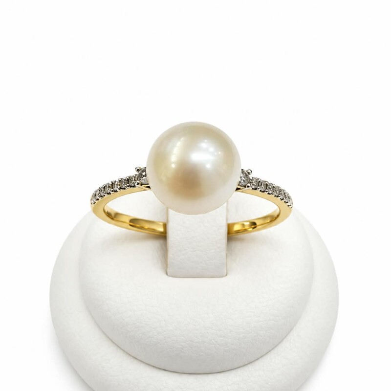 Anillo con Perla y Brillantes Oro 18kt Anillo con Perla y Brillantes Oro 18kt