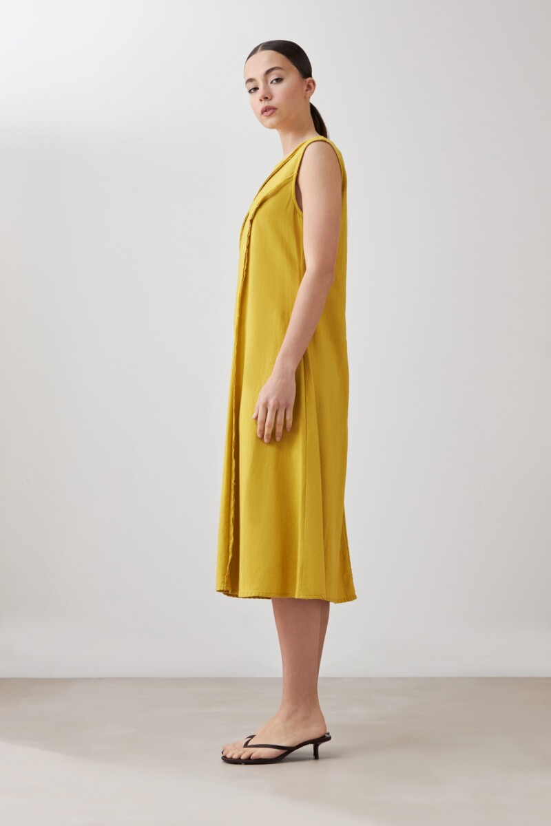 Vestido de lino acampanado con detalle desflecado pistacho