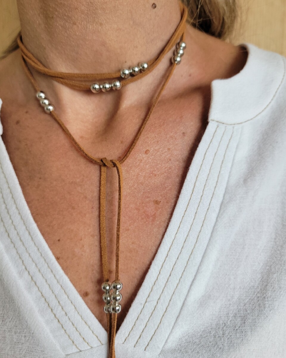 Collar Corbatín - Suela - Plata 