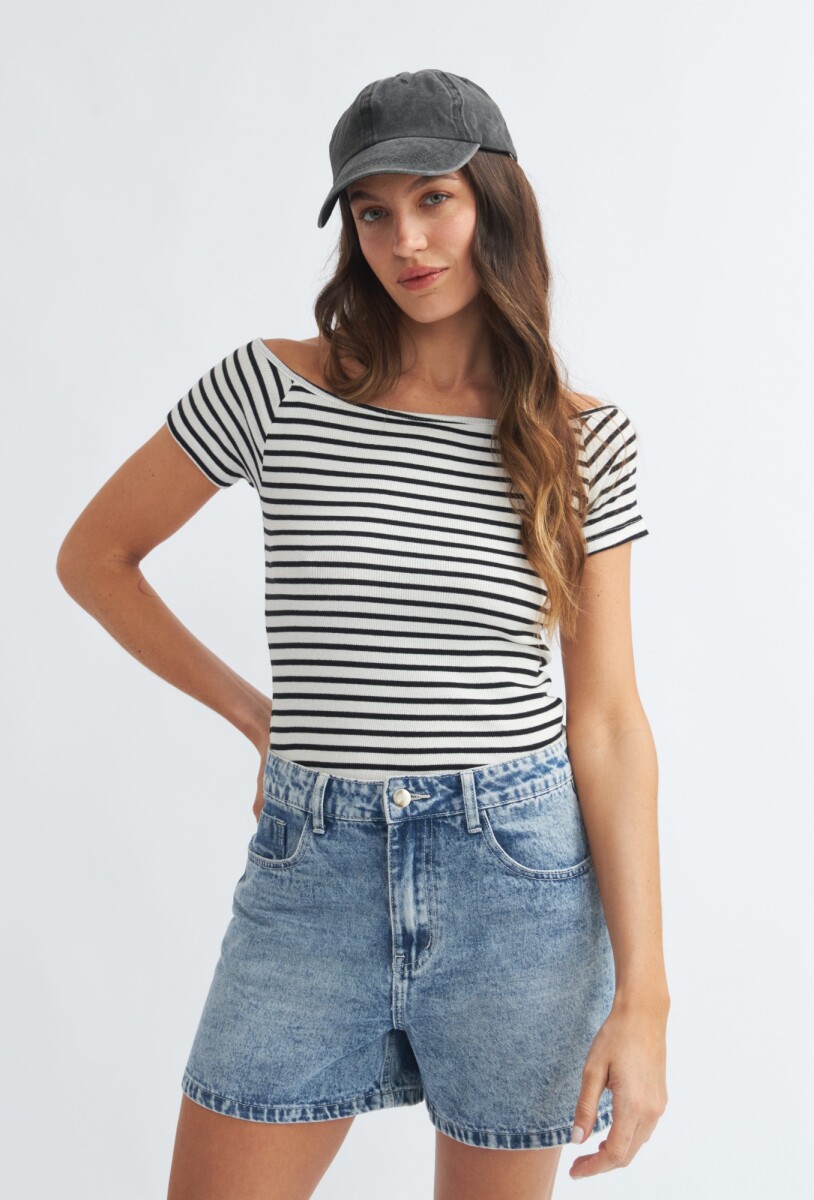 Remera off shoulder mangas cortas - Blanco y negro 