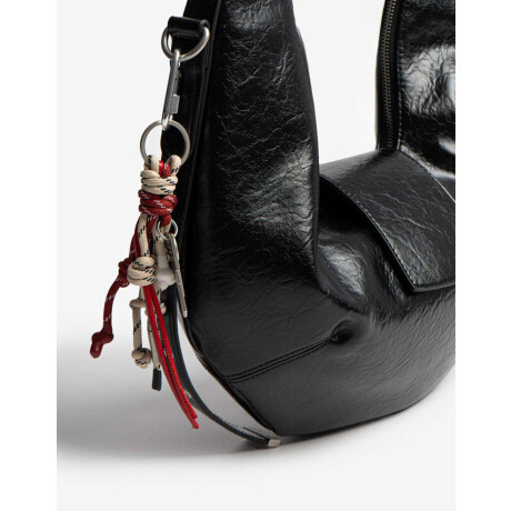 Cartera Saca Con Charm Negro