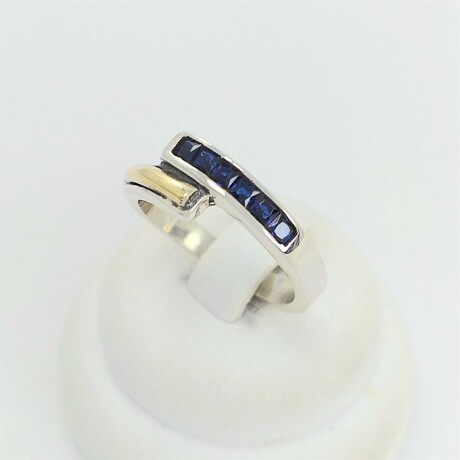 Anillo de plata 925 con circonias y double en oro 18 ktes. Anillo de plata 925 con circonias y double en oro 18 ktes.