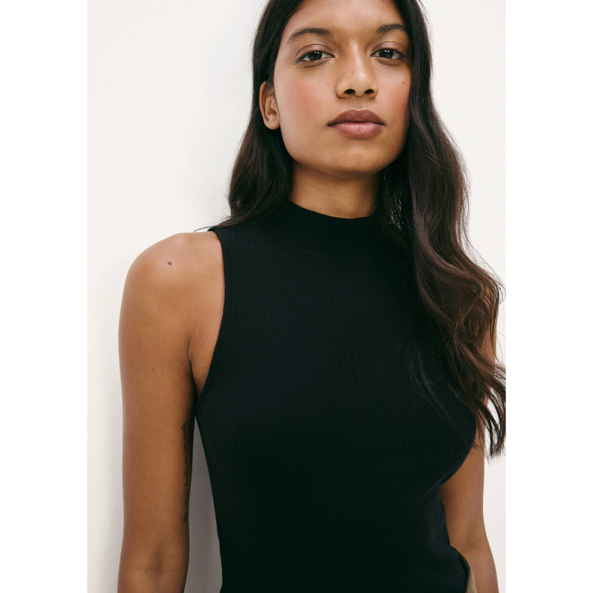 CAMISETA REGATA FEM - PRETO ESCURO 